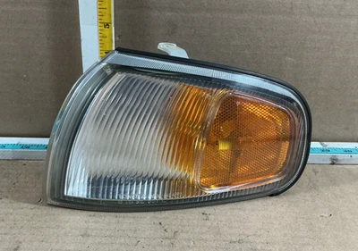 Luz intermitente delantera izquierda para Toyota Camry 1995-1996 esquina/estacionamiento Foto 1 de 4
