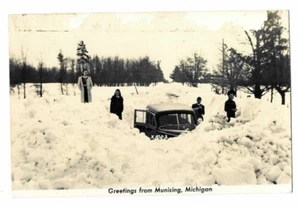 Postkarte Schneeszene Grüße aus Munising Mich MI Michigan RPPC 1946 - Bild 1 von 2