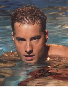 JUSTIN HARTLEY di TRACKER DI PERSONA FIRMATA 8X10 FOTO A COLORI 3 C0A "PROOF' - Foto 1 di 5