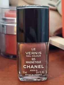 Chanel Le Vernis color de uñas 95 magnético - Imagen 1 de 2