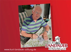 Autogrammkarte Helmut Schmidt - Kurt Landauer Stiftung - Bild 1 von 3