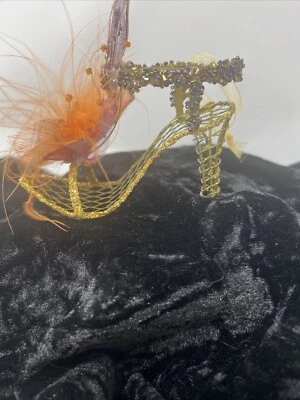 Pier 1 Tacón Oro Brillo Cuentas Y Pluma Bomba Navidad Adorno Zapato Vacaciones Foto 1 de 4