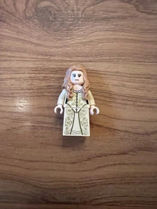 LEGO Pirates Elizabeth Swan Minifigure dal Set 10365 La Nave Pirata di Jack Sparrow - Foto 1 di 2