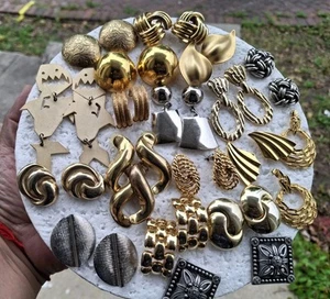 Lot of Vntg Enamel Gold & Silver Tone Post Earrings Retro Mod 18 Pairs - Picture 1 of 14