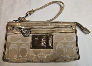 COACH POPPY Metallic Gold Jacquard & Leather Zip Large Wristlet, Clutch, Handbag - Picture 1 of 10