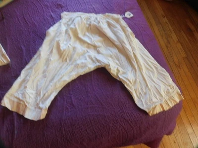 victorian ladies  white cotton bloomers  with lace & mop buttons 27'' waist - Image 1 of 3