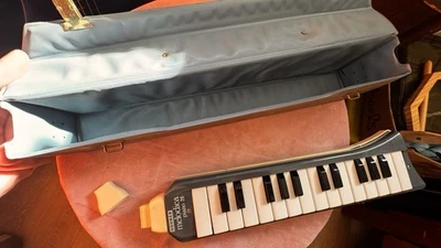 Piano vintage Hohner 26 melodica con boquilla y estuche Foto 1 de 4