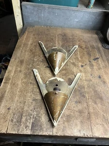 Set coppia applique a V da parete vintage Old Art Deco ornato lampada elettrica - Foto 1 di 11