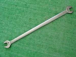 CHIAVE A NASTRO VINTAGE ARTIGIANALE n.1 -- 3/8"X7/16" -V- SERIE MADE IN USA - Foto 1 di 6