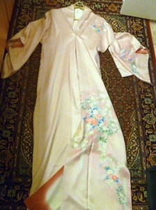Antique Japanese Pink Flowered Kimono, good condition (see photos) - Picture 1 of 6