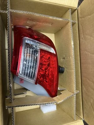 Conjunto de luz trasera derecha Maxzone 312-19A9R-AC para Toyota Camry 2012 Foto 1 de 3