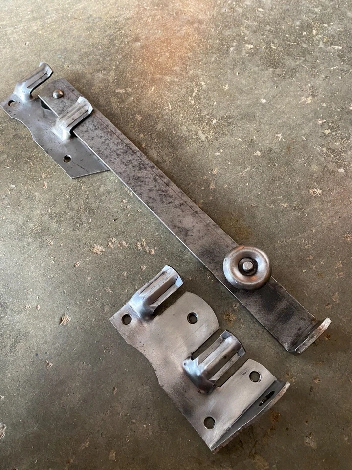 Ancien fermoir en fer pour porte volet,verrou loquet serrure - Photo 1/4