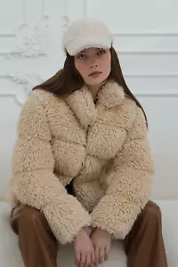 Premium gefütterter Plüschmantel mit Reißverschluss und Taschen - Bild 1 von 3