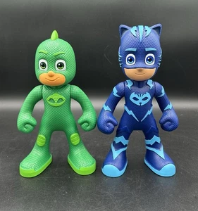 Lotto PJ Masks Gekko Green & Catboy Connor Action Figure Disney Hero Giocattolo 10" Coppia - Foto 1 di 10