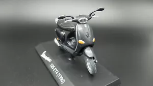 Vespa 125 ET4 Scale 1:18 Vehicles Collection Scooter Newsstand - Picture 1 of 2