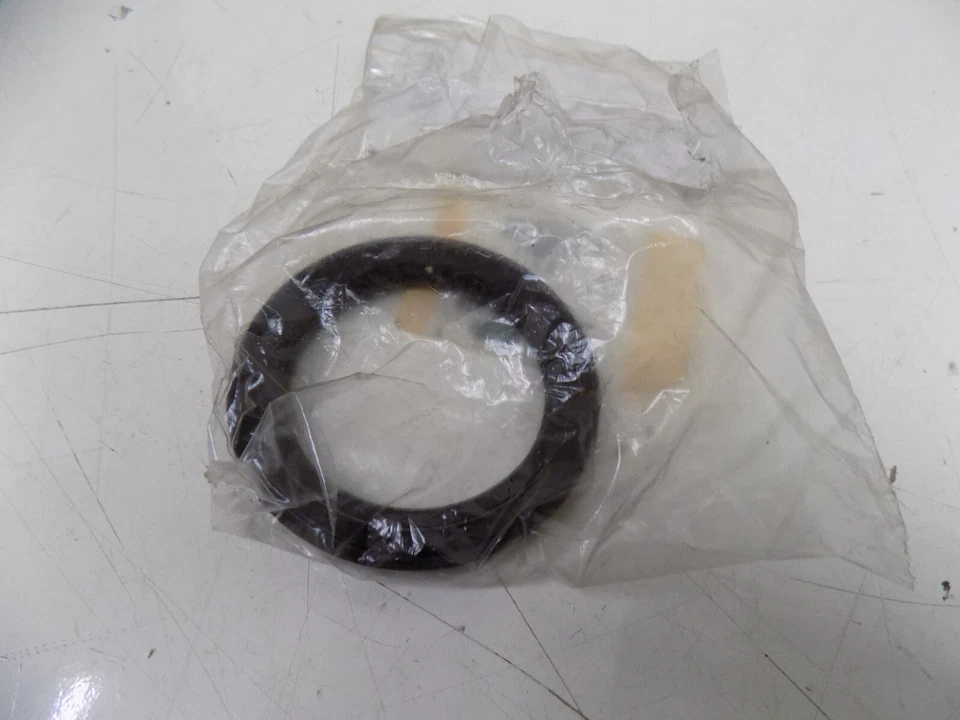 GENUINE Land Rover Defender 90 & 110 1987-1993 Front Hub Seal RTC3511 - Image 1 of 1