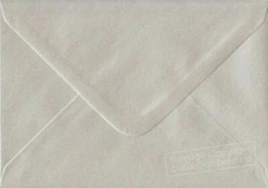 Sobres de tarjetas de felicitación engomados Pearlescent Oyster 133 mm x 184 mm (5 "x 7") 100 g m - Imagen 1 de 1