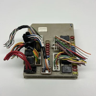 Módulo relé caja fusibles bahía motor motor Renault Clio/Modus Mk3 2005-2012 674661C Foto 1 de 4