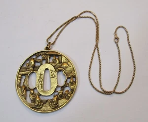 Alva Museum Replik Tsuba Schwert Guard Anhänger mit 24" goldfarbener Kette, schön! - Bild 1 von 5