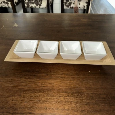 竹制餐盘带四个陶瓷碗。 食品网络。 状况完好 — 第 1/4 张图片