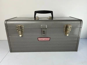 Vintage 20" x 9 1/2" x 8 1/2" Handwerker Krone grau Metall Werkzeugkiste mit rotem Tablett - Bild 1 von 6