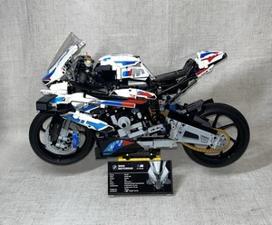 LEGO TECHNIC - 42130 - MOTO/MOTO - BMW M 1000 RR - Foto 1 di 4