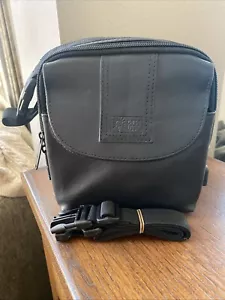Case Logic CD Player Case 3 Disc Capacity External Headphone Jack & Adj. Strap - Picture 1 of 7