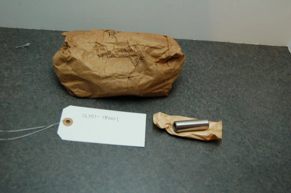 Nuevo de Lote Antiguo Original Suzuki 12151-18001 Pin de Pistón GS250T TS185 DF25 DF30 FÁBRICA OEM Foto 1 de 4