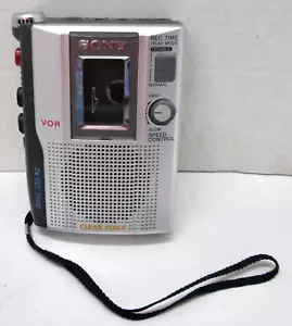 Grabadora de cinta de casete portátil Sony TCM-200DV 2 velocidades ANTES - piezas/reparación - Imagen 1 de 3