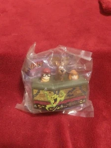 BURGER KING TOY / THELMA, DAPHINE, AND SCOOBY DOO  - Picture 1 of 2