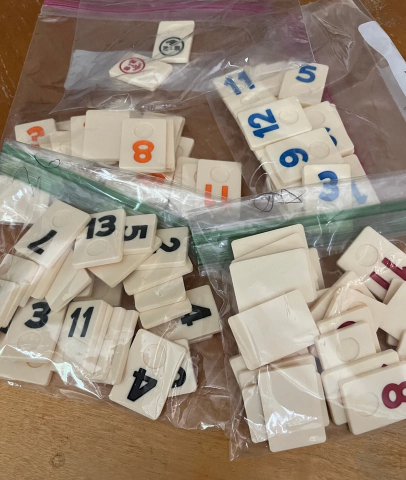 单 Rummikub 瓷砖单个替换游戏件艺术和工艺节省! — 第 1/1 张图片