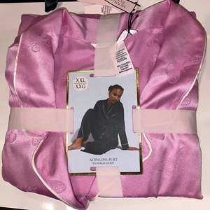 NEU Victoria Secret Satin Afterhours Pyjama PJ Oberteil Rosa Schlaf Set XXL - Bild 1 von 4