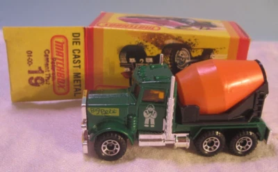 VINTAGE  Matchbox -GREEN CEMENT TRUCK #19 CONSTRUCTION VEHIC  W/Orig. Box lesney - Image 1 of 4