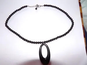 Stylish black bead necklace with offset oval pendant G439-2 - Picture 1 of 5