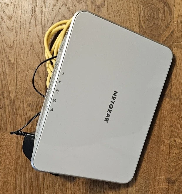 Netgear Arlo Basisstation VMB3000 mit Netzgerät und LAN-Kabel - Bild 1 von 4