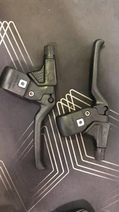 Paar Bremshebel Fahrrad Fahrrad T4 Finger Kunststoff Fixed BMX MTB CITY BIKE - Bild 1 von 2