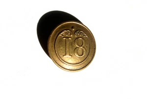 RARE BOUTON UNIFORME - ARMÉE DE TERRE - TROUPE A PIED - INFANTERIE DE LIGNE N°18 - Picture 1 of 2