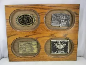 (4) Fibbie per cintura in ottone Jack Daniel's montate su una targa da parete in legno 12x9 personalizzata - Foto 1 di 8