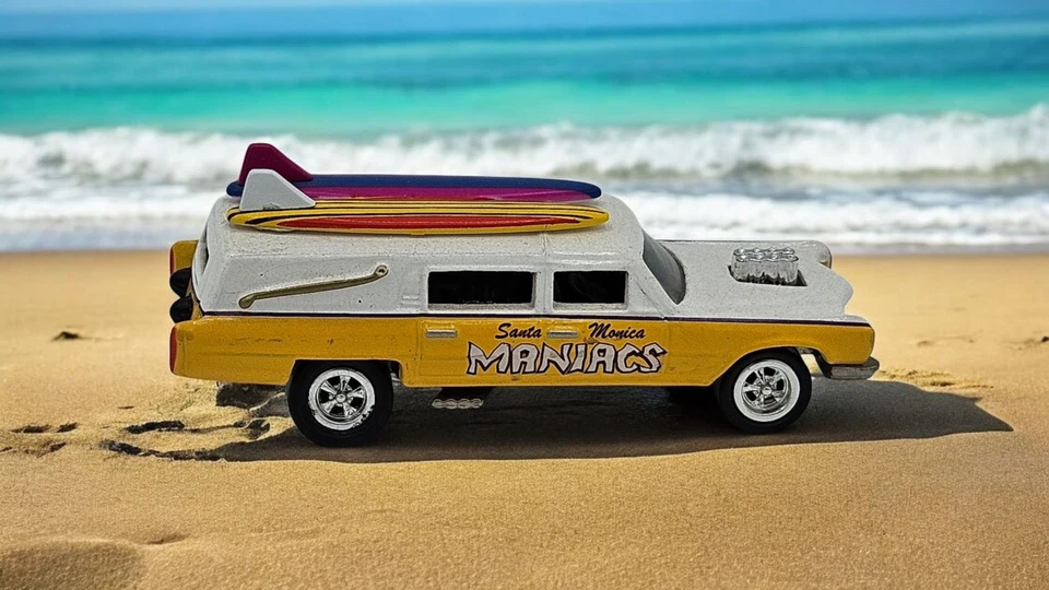 Johnny Lightning Surf Rod Santa Monica Maniacs Fúnebre 1/64 Foto 1 de 4