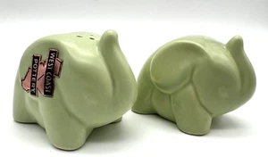 Juego de agitadores de sal y pimienta elefante verde cerámica de la costa oeste de Celadon de colección - Imagen 1 de 10