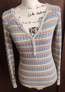 No Boundaries 90s Y2K Thermal Henley Rainbow Heart Dopamine Medium Kidcore LGBTQ - Bild 1 von 6