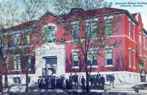 EMPORIA KS - Maynard School Building Postcard - Picture 1 of 2