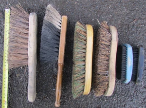 Lotto Job di spazzole vintage con manico in legno - Foto 1 di 2