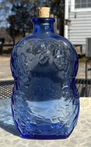 Bottiglia decorativa vintage in vetro blu cobalto foglia di quercia ghianda (8,5") con tappo - Foto 1 di 5
