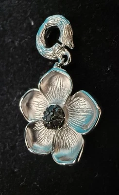 Colgante floral Stephen Dweck de plata de ley/diamantes negros. Foto 1 de 4