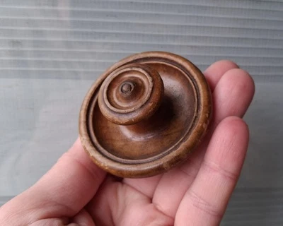 ANCIENNE POIGNÉE DE MEUBLE bouton en BOIS à encastrer , D=5,8cm   N°94D - Photo 1/4