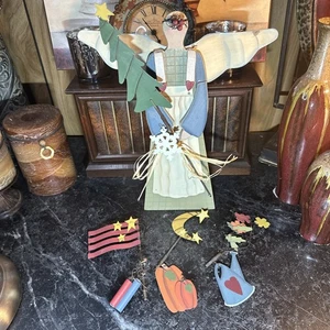 Engel Figur aus Holz mit austauschbaren Urlaubsakzenten - Bild 1 von 9