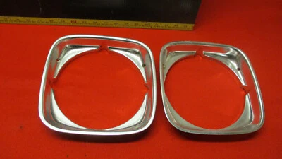 PAR DE MOLDURA DE FAROL PONTIAC VENTURA 1971-1974 E 1974 GTO - Imagem 1 de 4