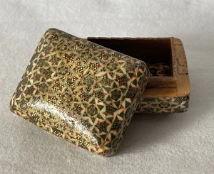 Vintage Small KHATAM Persian Marquetry Handmade Trinket Lidded Wood Box 5x4x3cm - Foto 1 di 12