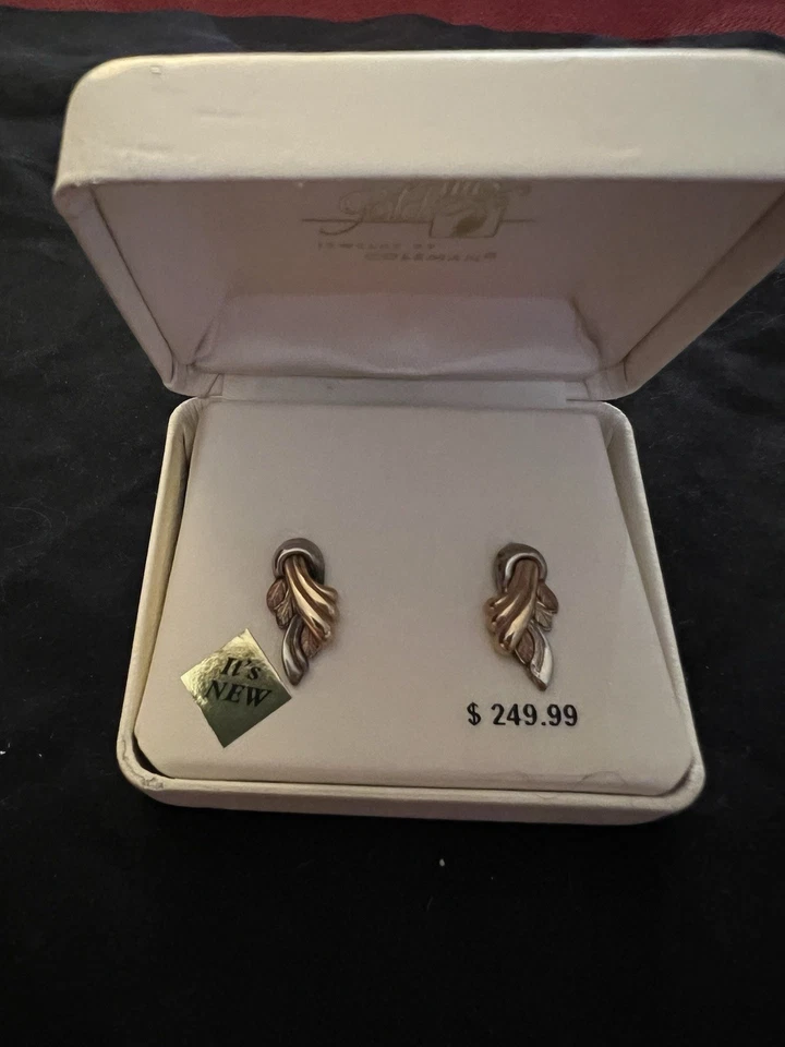 Pendientes, pendientes, hojas, tachuelas de oro Black Hills, bonitos, Foto 1 de 4